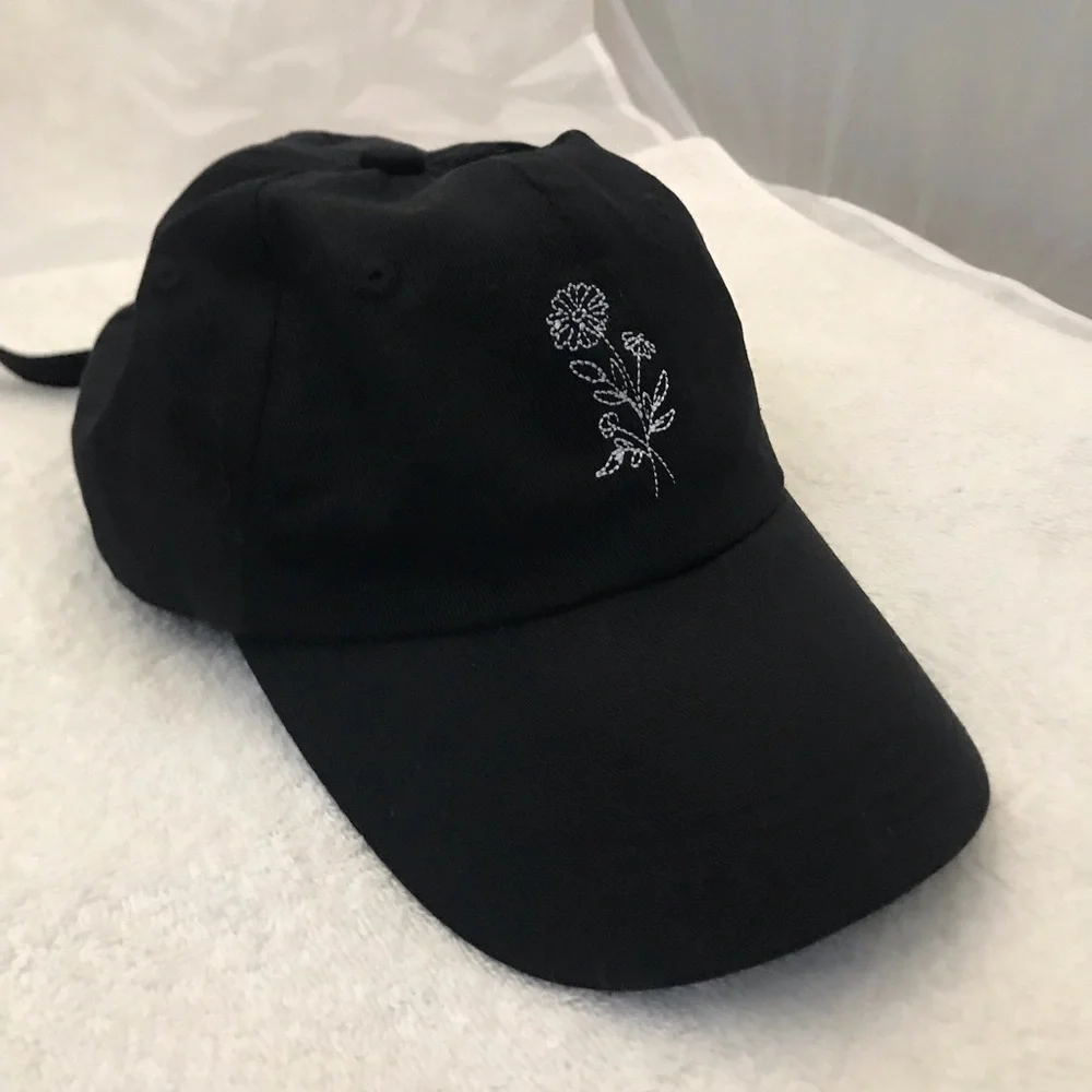 Women's Adjustable Black & White Flower Cap